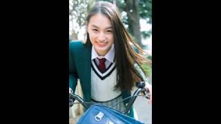 大注目の逸材モデル・八木莉可子、15歳の輝く透明感