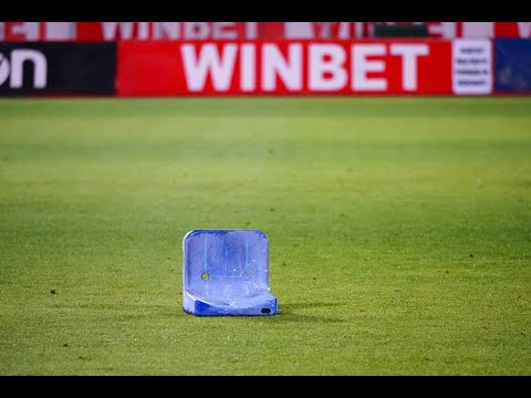 Ултрасите на ЦСКА нахлуха на терена преди края на мача с ЦСКА 1948