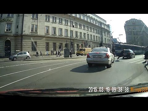 Dwa matoły i linka holownicza.