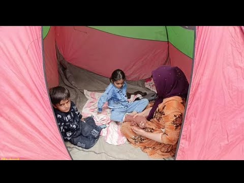 Samane working in the city to get food for her children