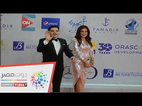 شاهد.. أول ظهور لزوجة محمد هنيدى "متألقة بالكعب العالي"