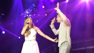 Ricky Martin &amp; Delta Goodrem  Nobody Wants To Be Lonely - Townsville