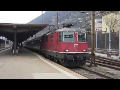 Switzerland: SBB Re 4/4 II (Class 420) electric locos in action on the Gotthard Pass route