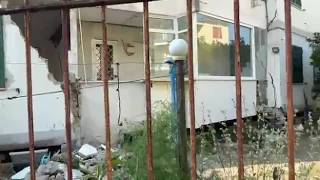 Terremoto a Pozzuoli, muro sventrato in un edificio