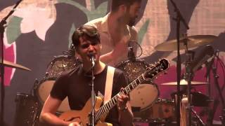 Vampire Weekend - Finger Back (Live at Le Zénith 2013)