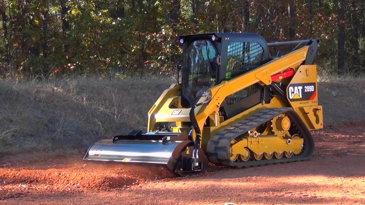 Arado para jardinería Cat® trabajando