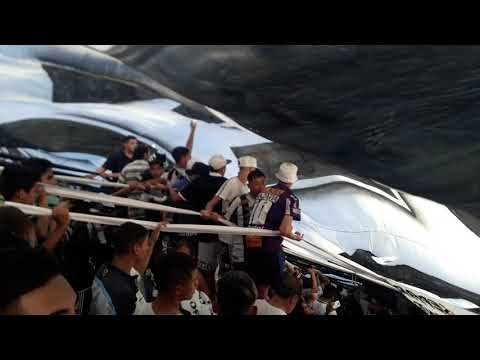 "En el barrio de Caseros hay una banda / La Barra De Caseros." Barra: La Barra de Caseros &bull; Club: Club Atlético Estudiantes