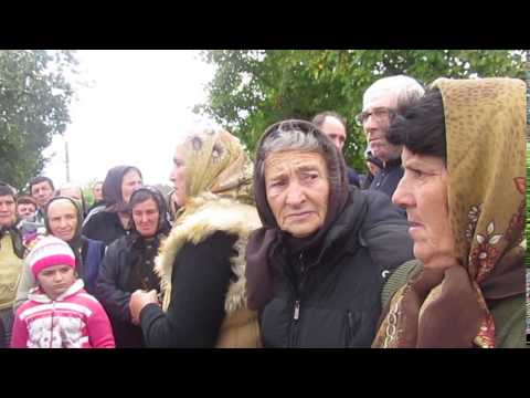 Suparare la Cascioarele, oamenii nu accepta alti preoti la biserica lor
