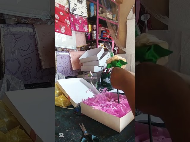 Vídeo relacionado con Giftasy Regalo Abuela, Regalo Abuela Cumpleaños - Tabla de Cortar de Bambú Grabada en Forma de Casa, Regalo Dia de la Madre Original