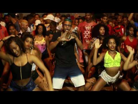 MC REINO - EMPURRA NELAS - CLIPE OFICIAL