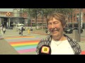 Bisschop de Korte zegent homo's tijdens roze zaterdag