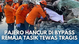 Download lagu PAJERO Hancur Tabrak Truk di Bandung! Remaja Tasik Tewas Tubuh Terjepit di Dalam Kabin mp3