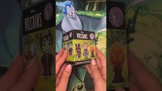 A wicked surprise. 🍎 Disney Villains Mystery Mini Unboxing