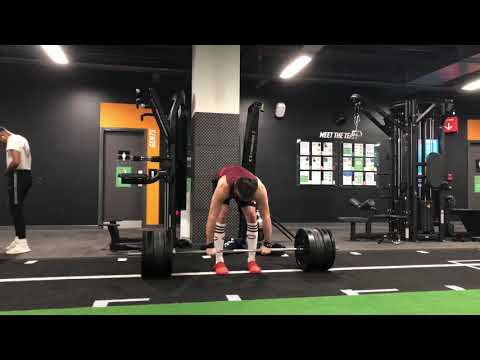 Maxing out on Conventional Deadlift (240kg/529lbs)