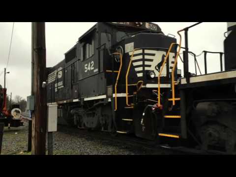 NS D8-32B Leads NS P76 With Friendly Crew While He is about to set off Lead NS Unit # 542