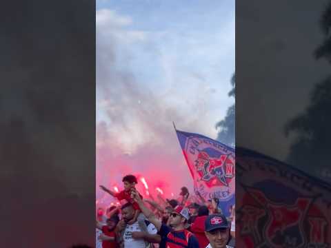 "El DIM y su #popular hinchada | RXN 1998 OFICIAL" Barra: Rexixtenxia Norte &bull; Club: Independiente Medellín