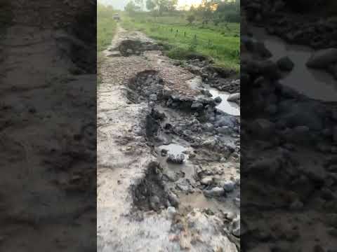 Estrada destruída em Água Azul do Norte