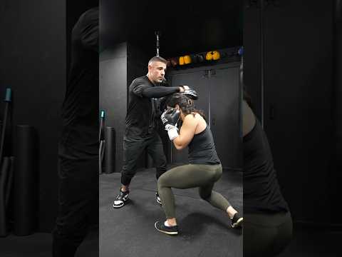 Basic boxing combo 1-2-3 roll RH-3-2-roll LH-2-3 #boxingtips #boxing