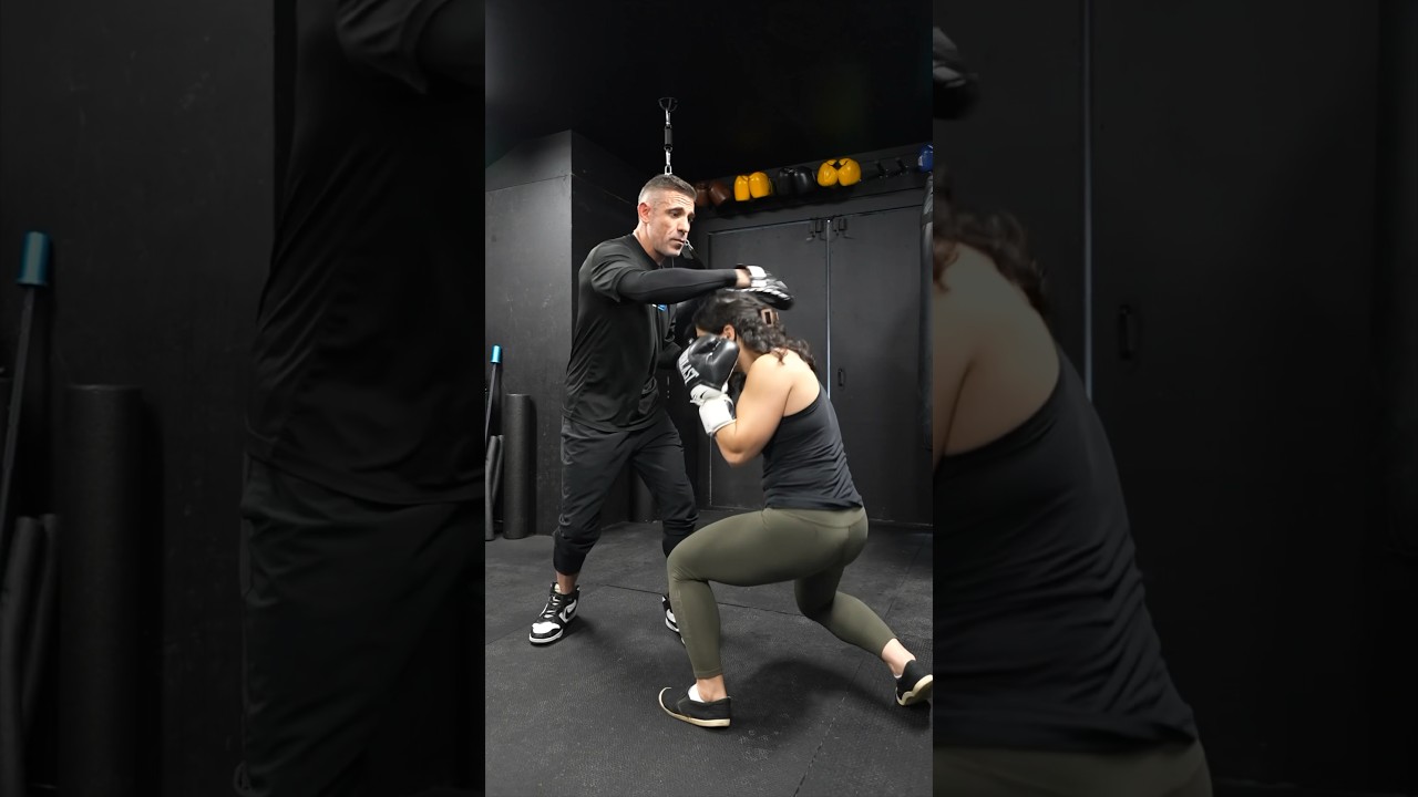 Basic boxing combo 1-2-3 roll RH-3-2-roll LH-2-3 #boxingtips #boxing