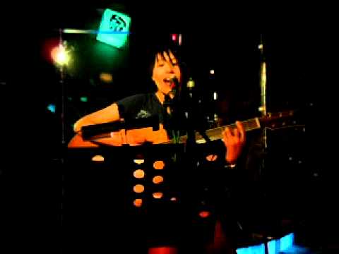 20110403-台南ROOM 335 王小愚演唱QUEEN作品《傻》