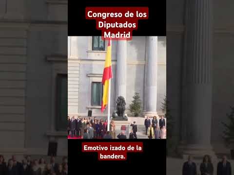 Dìa de la constituciòn. Emotivo izado de la bandera en el Congreso de los Diputados