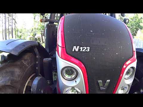 Valtra N123 ja Jysky 100 AWD tonttisavotalla