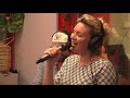 Marlijn Weerdenburg in de studio bij Omroep Flevoland