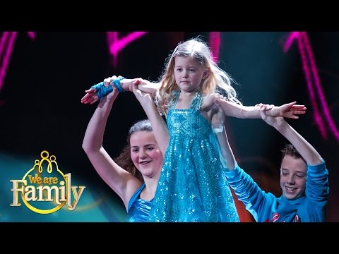 De 3-jarige Fee danst op 'Let It Go' | We Are Family 2015 | SBS6