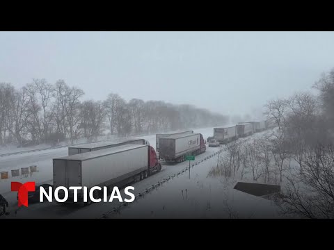 Una intensa tormenta invernal paraliza el Centro y el Noreste de EE.UU. | Noticias Telemundo