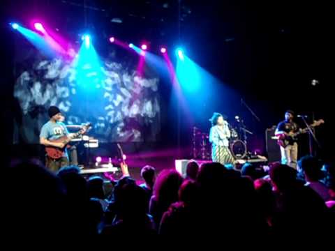 Nneka - Shining star (Live @ Kino Siska, 09.12.2011)