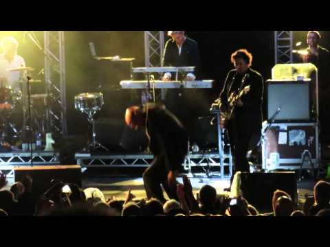 Tim Booth of James with his unique dancing at Edinburgh August 2015