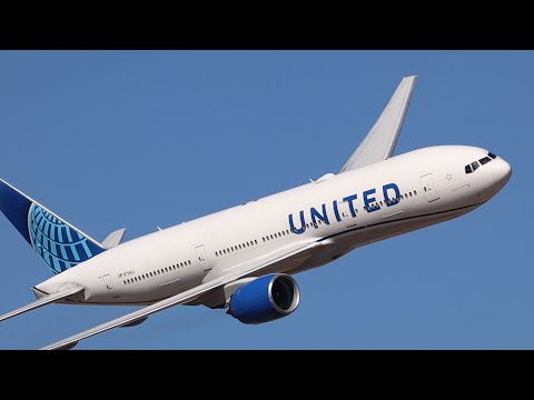 United Airlines 777-222(ER) fly by demo first lap at WOH 2025!!!