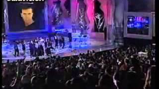 Enrique Iglesias -Lluvia cae, entrega disco (Siempre en domingo)