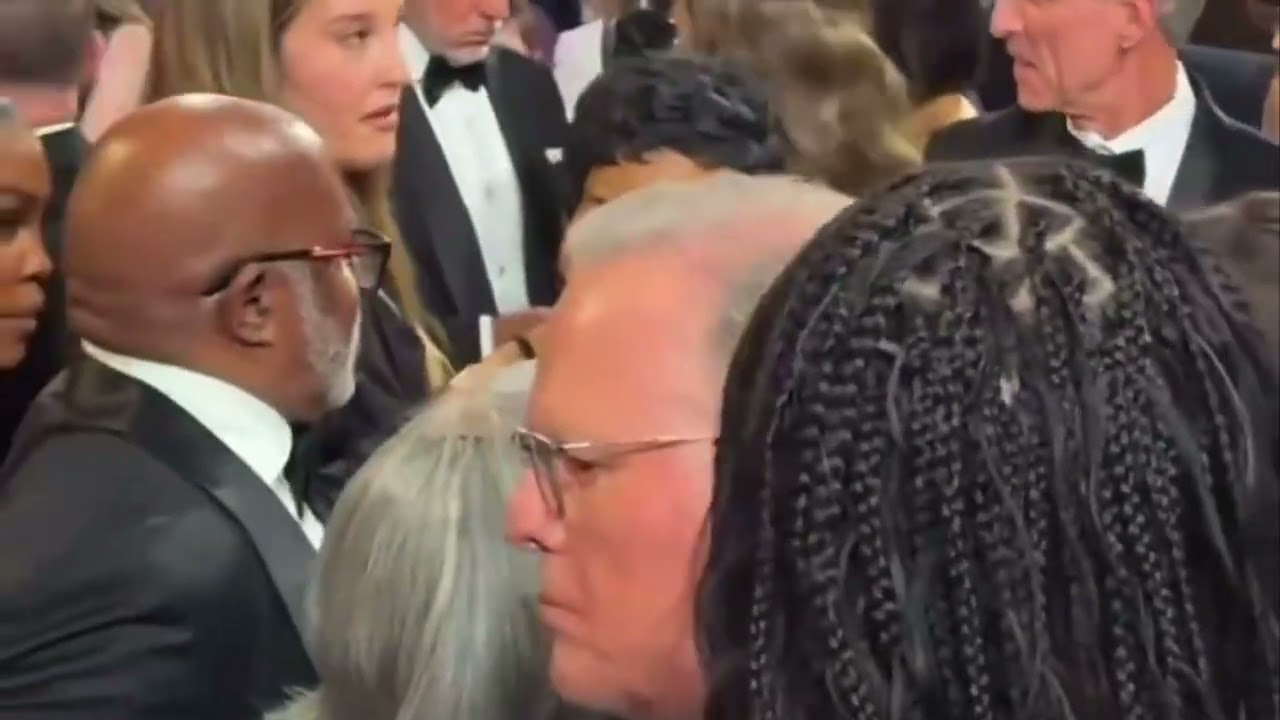 Oscar 2026, Teyana Taylor si infuria sul red carpet: "Un uomo l'ha spinta"