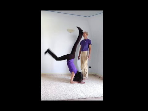 Yoga Arte - Skorpion mit Korrektur –the Scorpion with Adjustment - vrscikasana