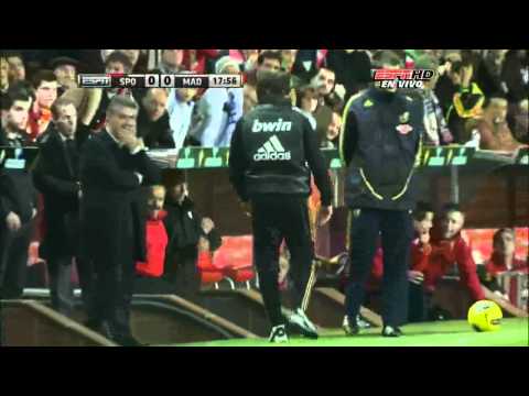 Rui Faria was sent off by e referee