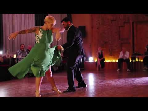 Alejandra Mantiñan & Alejandro Lazzaro 1/4