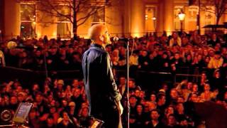R.E.M. - Losing My Religion (Trafalgar Square 2001)
