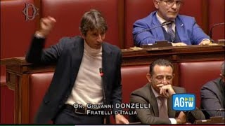 Manovra, bagarre alla Camera per l'intervento di Donzelli: «L'opposizione nervosa per Hannoun»