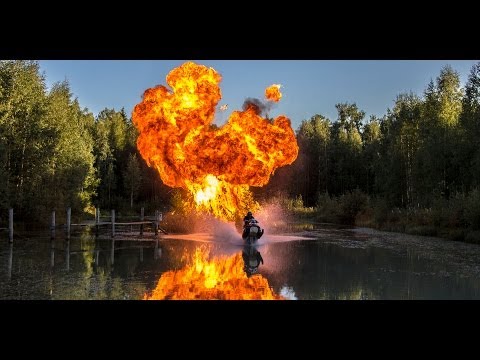 StuntFreaksTeam - Snowmobile On Water (Watercross)