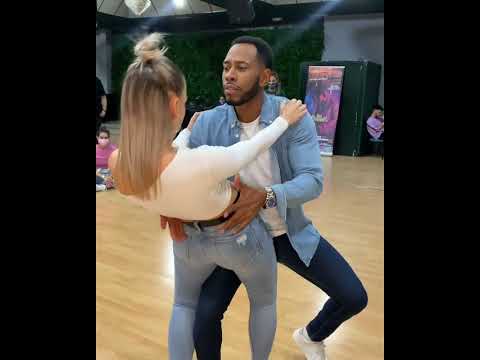 Jhonny Evidence x Dj Khalid - Palomita Voladora - Ronald & Alba