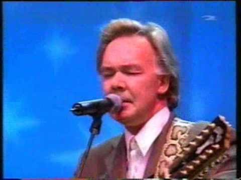 Estradilla Kari Tapio  - Valoon päin -konsertti v. 1999 Vieraina Anna Eriksson ja Topi Sorsakoski