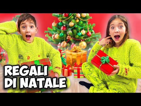 APRIAMO TUTTI I REGALI DI NATALE PORTATI DA BABBO NATALE!