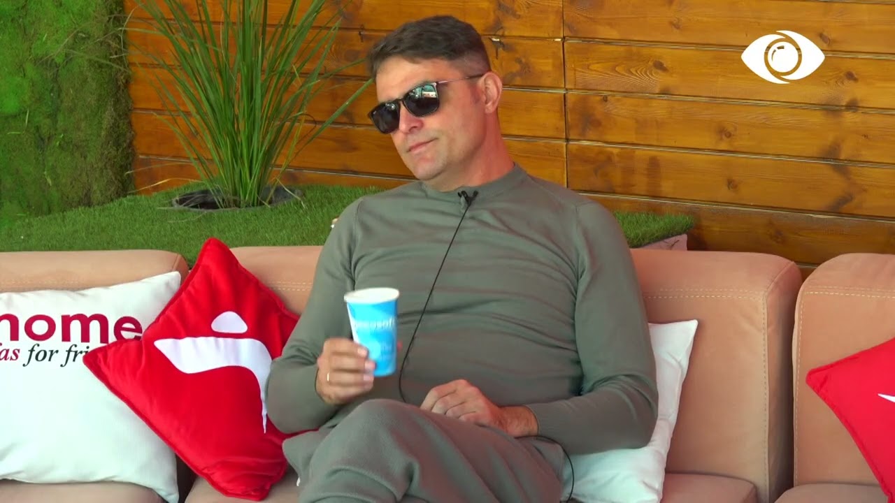 Jemi rrahur me vaj dhe uthull/Armaldo i irrituar nga sjellja e banorëve