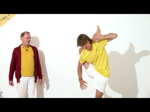 Fuß hinter dem Kopf Stellung im Stehen - Yoga Asana Lexikon