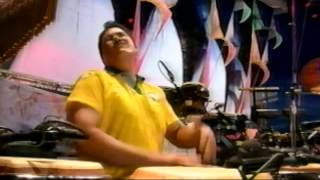 Download lagu Santana - Raul Rico Percussion Solo - 8/14/1994 - Woodstock 94 mp3