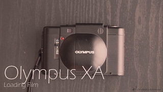 Olympus XA (Loading Film)