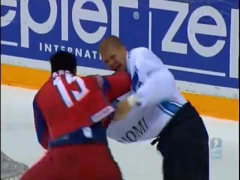 Olli Jokinen vs Thomas Kaberle Latvia 2006