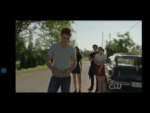 Riverdale 4x01- Archie sees the lady Fred saved (Shannen Doherty)
