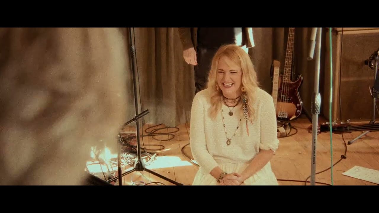 Elles Bailey - Better Days (Official Video) - YouTube